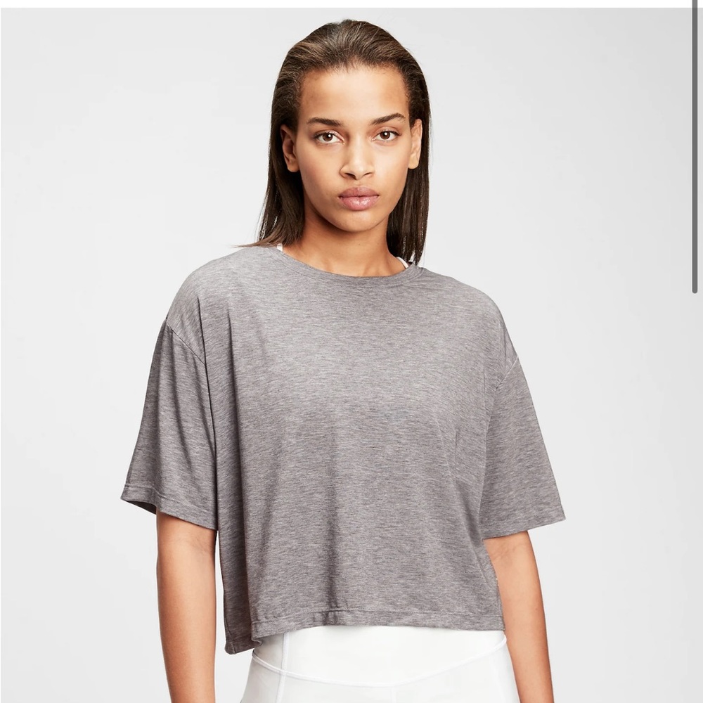 Gap Fit Breathe Tshirt in Grey